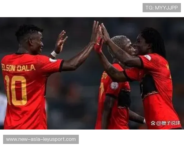 安哥拉足球队自主训练不断提高实力，安哥拉足球运动员