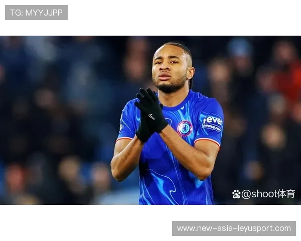 切尔西小范围配合突入禁区,恩昆库顺势破门